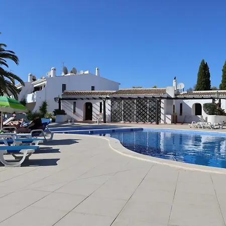 Bright 2-br With Spacious Terrace & Sea Views Apartment *
