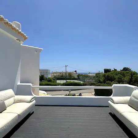 شقة Bright 2-br With Spacious Terrace & Sea Views *