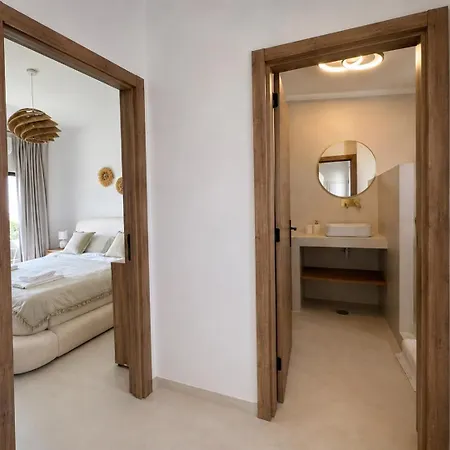 شقة Bright 2-br With Spacious Terrace & Sea Views