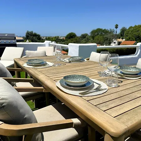 Bright 2-br With Spacious Terrace & Sea Views كارفويرو