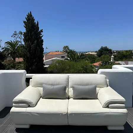 Bright 2-br With Spacious Terrace & Sea Views *