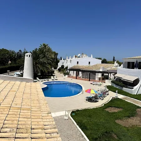 شقة Bright 2-br With Spacious Terrace & Sea Views