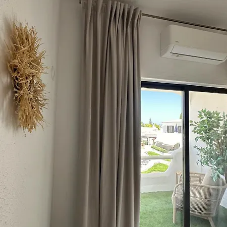 شقة Bright 2-br With Spacious Terrace & Sea Views كارفويرو
