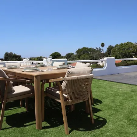 Bright 2-br With Spacious Terrace & Sea Views *