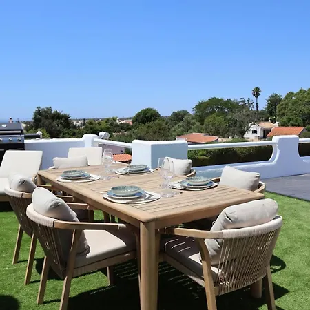 Bright 2-br With Spacious Terrace & Sea Views كارفويرو