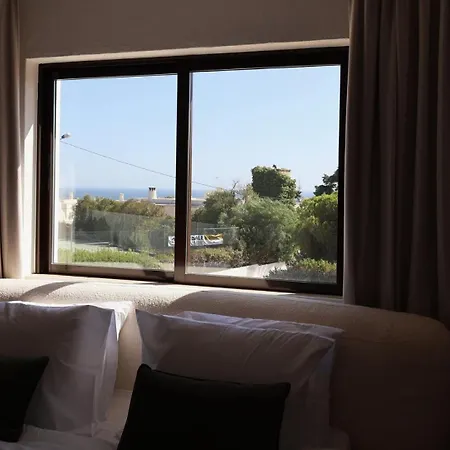 Bright 2-br With Spacious Terrace & Sea Views