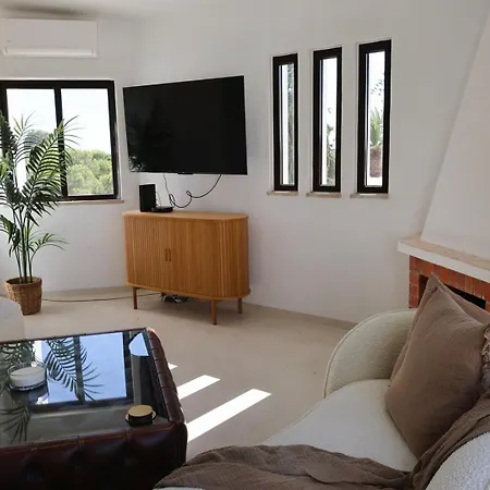 Bright 2-br With Spacious Terrace & Sea Views شقة كارفويرو