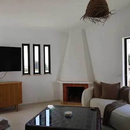 Bright 2-br With Spacious Terrace & Sea Views